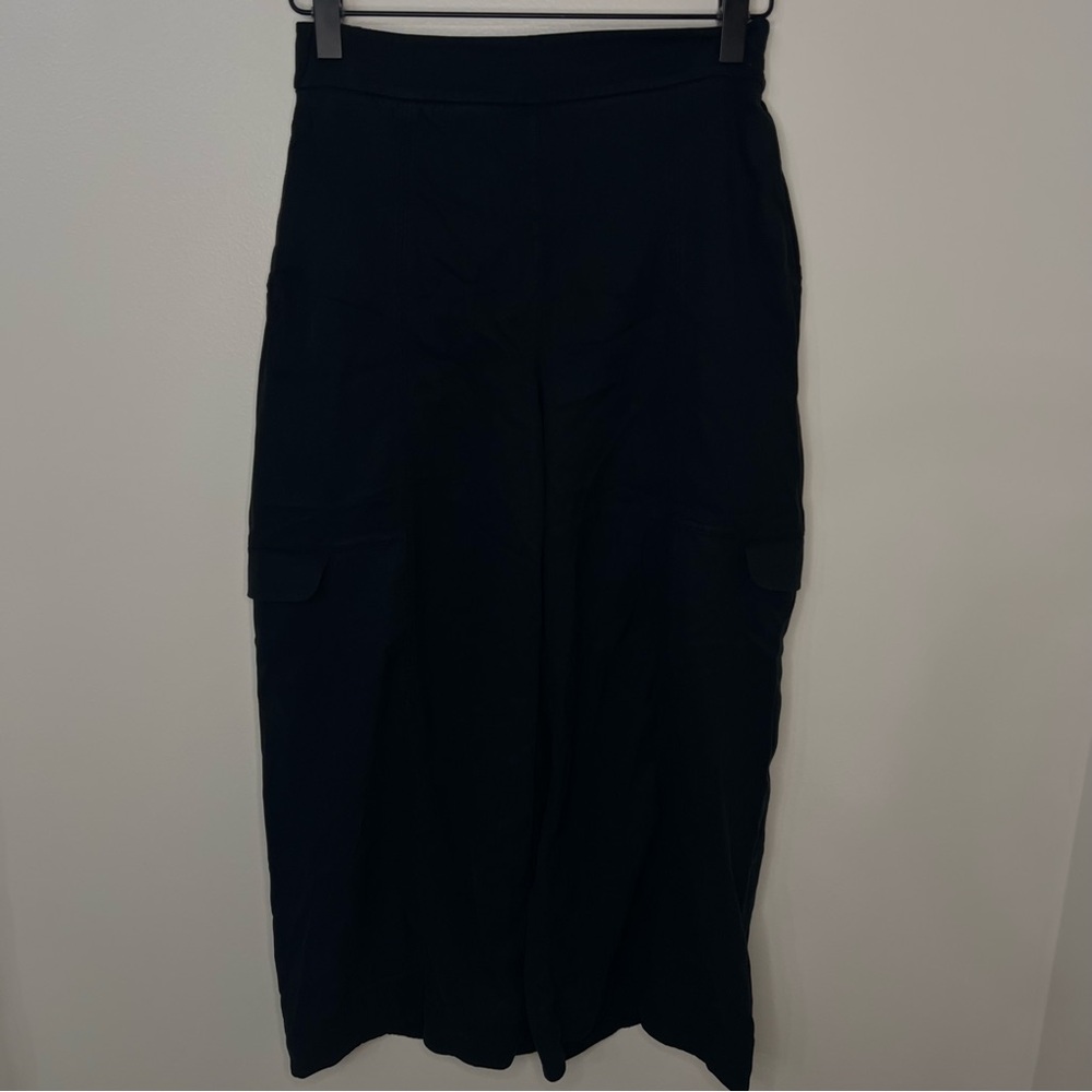 Lululemon Metropolis Maven High Rise Crop Size 4 Black Cargo Pant - Picture 4 of 12